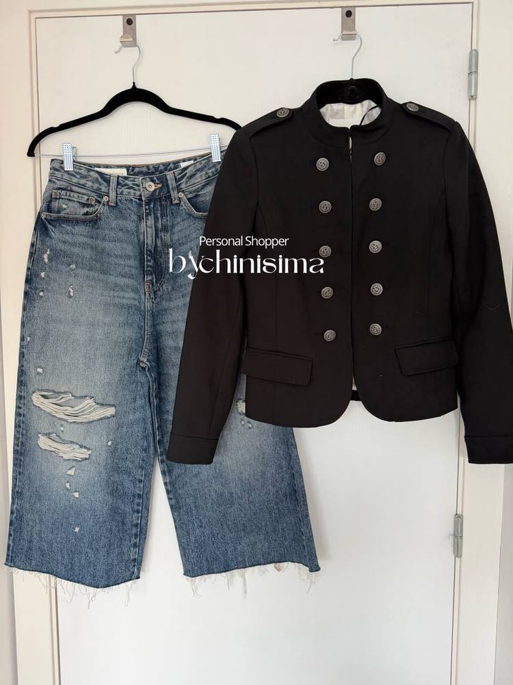 Jean y campera militar negra